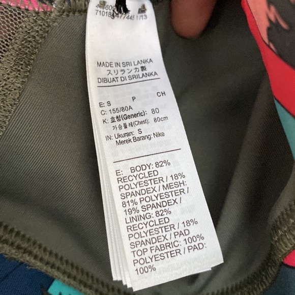 NWT Slim Fit Nike Swoosh Bra, XS - Picture 7 of 8